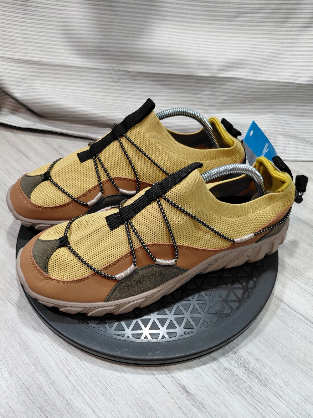 NWT WATELVES Men's Slip On Water Shoes. Beach Hiking Boating Fishing SIZE 10M 43